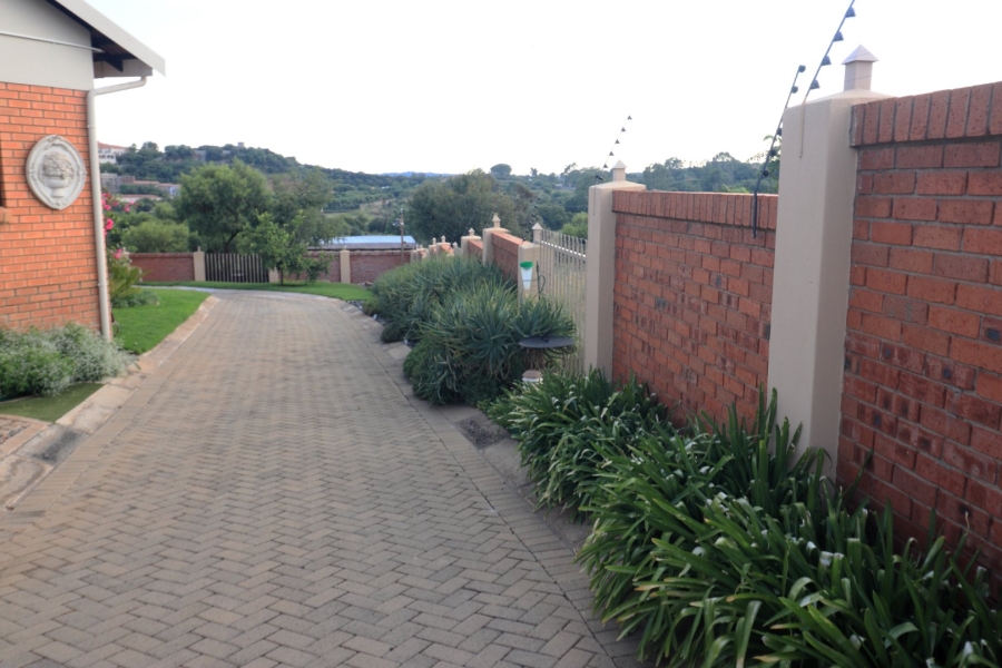 2 Bedroom Property for Sale in Langenhovenpark Free State